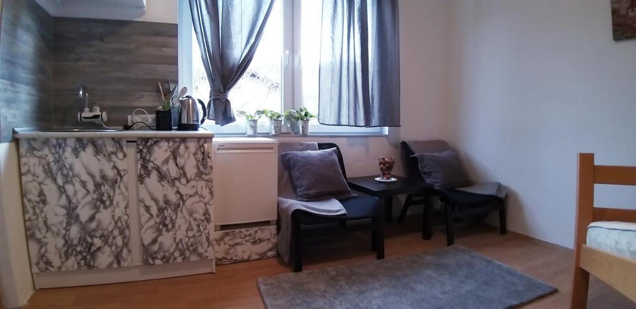 Studio Apartman Sajra Kulen Vakuf Exterior foto